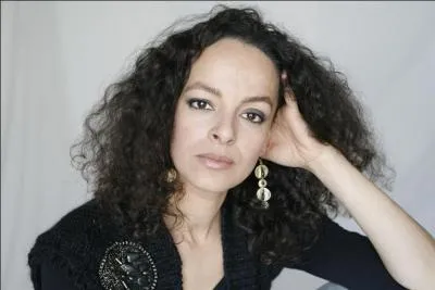 De qui cette personne est-elle la mre ?