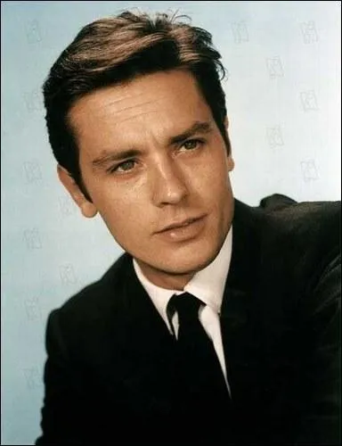 Le père d'Alain Delon était directeur d'un cinéma. Savez-vous quelle profession exerçait sa mère ?