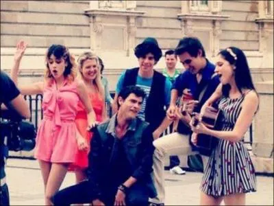 Vers les derniers pisodes de la saison 2, Len, Violetta, Francesca et Diego partent en voyage. Mais o ?