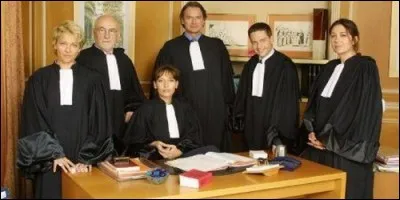 Combien y a-t-il eu de saisons de la série "Avocats et Associés" entre 1998 et 2010 ?