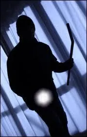  Nuit tu me fais peur. Nuit tu n'en finis pas. Comme un voleur, il est parti sans moi. Papa si tu pensais un peu  moi...  . Qui a chant ces paroles en 1986 ?