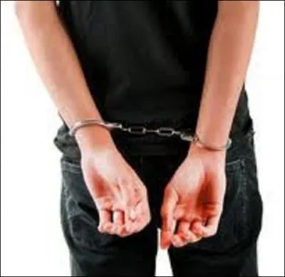  Laisse pas trainer ton fils, si tu ne veux pas qu'il glisse  est un conseil d'un autre groupe de rap franais, lequel ?