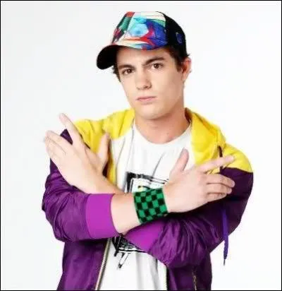 Je sors avec Maxi. Qui suis-je ?