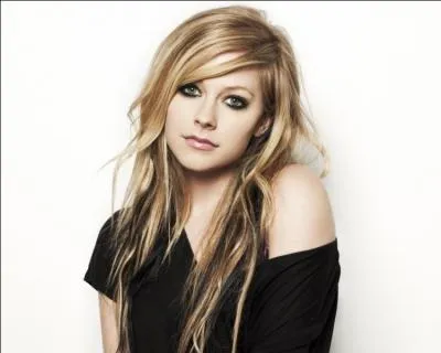 Elle se nomme Avril Lavigne, o est-elle ne ?