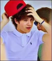 Se trouve-t-il beau ?