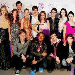 Dans la saison 1, qui interdisait  Violetta d'aller au Studio 21 ?