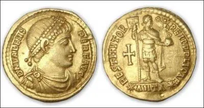 C'est le prnom de Snake, personnage du jeu vido  Metal Gear   et en mtallurgie c'est la limite de temprature sous laquelle il ne subsiste que du solide d'un lment mais c'tait aussi une monnaie d'or romaine. Quel est son nom ?