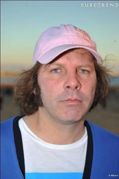 (Attention question piège) La chanson "Des bisous" est chantée par ...