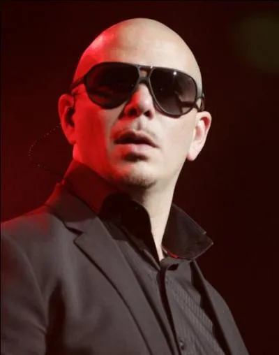 Avec qui Pitbull chante-t-il "Timber" ?