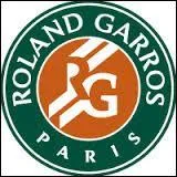 Sur quel revtement de sol se joue le tournoi de Roland Garros ?