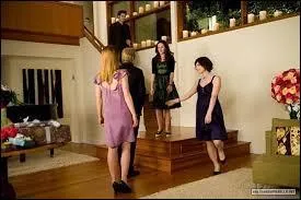 Quelles dcorations remplissent le salon des Cullen pour l'anniversaire de Bella ?