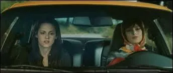 Quelle voiture Alice et Bella volent-elles  l'aroport en Italie ?