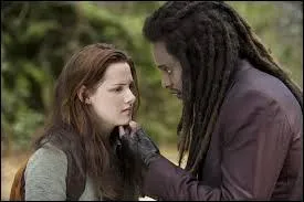 Que dit Bella  l'apparition d'Edward lorsque Laurent est prt  l'attaquer ?