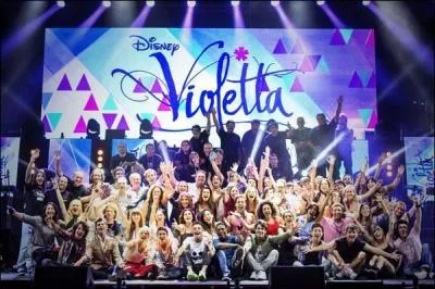 Combien de danseurs taient prsents sur scne ?