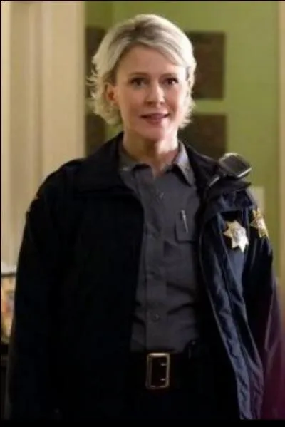 Qui est la fille du shrif de Mystic Falls ?