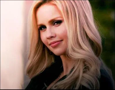 Qui a rveill Rebekah dans la saison 4 ?