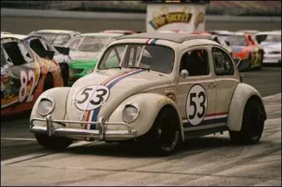 Parmi ces titres, lequel est le dernier tome de la saga  La Coccinelle  ?