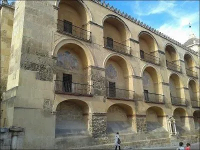 Combien d'annes a dur la construction de la mosque ?