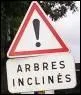 Sur cette chauss�e la hauteur des arbres est susceptible d'�tre inf�rieure ou �gale � 4, 30 m.