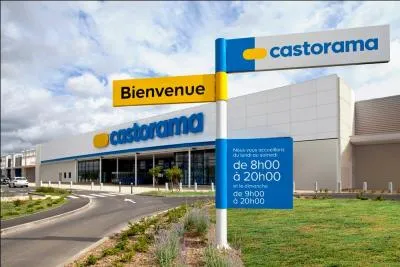 Le castor a servi d'emblme pour nombre de magasins, entre autres de bricolage. Continuez ce slogan radiophonique de Castorama :  Chez Casto ... !