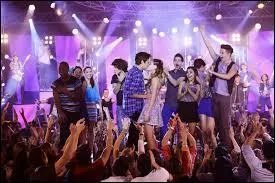 Quel est le nom du clip o elle est sur la photo ?