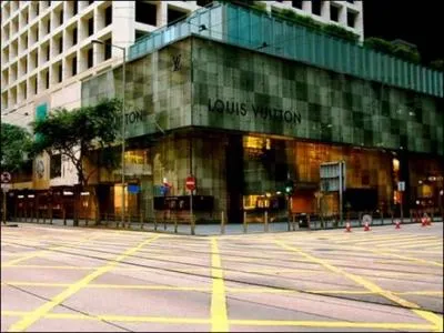 O se situe ce magasin Louis Vuitton ?