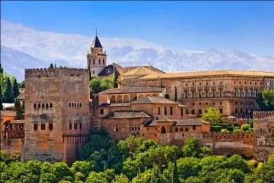 De quand date l'Alhambra, forteresse situe  Grenade ?