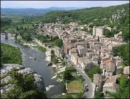 Nous survolons la ville Ardchoise de Vog. Classe parmi les Plus Beaux Villages de France, elle se situe en rgion ...