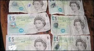 Que font 100  en livres britanniques ? (on arrondit)