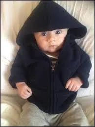 De quel membre du groupe Tho est-il le neveu ?