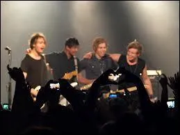 Quels membres du groupe taient au collge ensemble ?