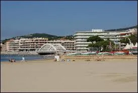 Quelle station fait face  Saint-Tropez ?