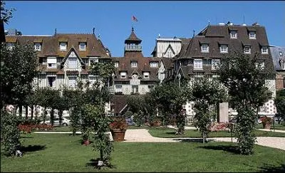 Dans quelle station se situe le clbre Htel Normandie ?