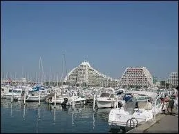 A quelle station appartiennent ces clbres pyramides ?