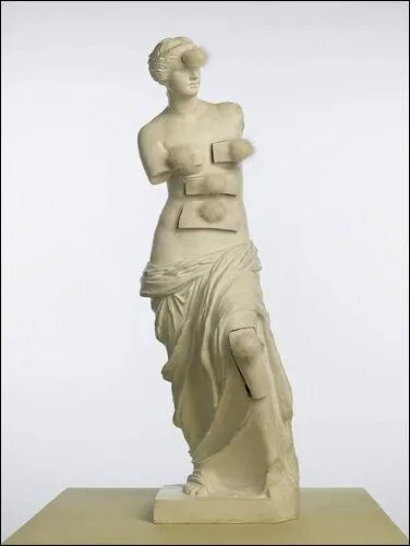  quel artiste doit-on la sculpture surraliste  Vnus de Milo aux tiroirs  ?