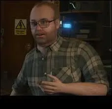 Comment s'appelle l'informaticien, ami de longue date de Michael ?