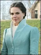 Comment s'appelle la demi-soeur de Rgina ?