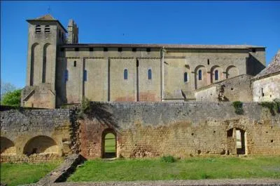 Dans quel dpartement est situ Saint-Avit-Snieur caractris par une imposante glise partiellement fortifie ?
