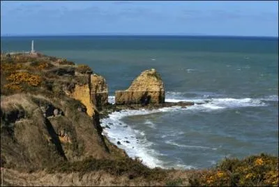 Dans quel dpartement est situe la Pointe du Hoc, rendue tristement clbre par le tragique combat qui s'y droula lors de la Seconde Guerre mondiale ?
