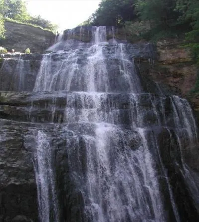 Quel est ce pittoresque site du dpartement du Jura (voir photo) ?