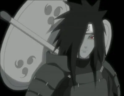 Quel objet tient Madara derrire le dos ?