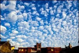 Ce nuage est toujours de couleur blanche et de forme ronde. Il est toujours espac et laisse passer le soleil. Il s'agit ...