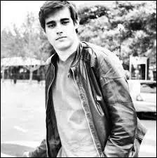 Avec qui chante-t-il  Podemos et Nuestro Camino  ?