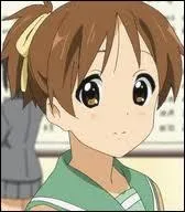 Cette petite fille s'appelle Hirasawa Ui et elle est dans l'anim 'Kanamemo'.