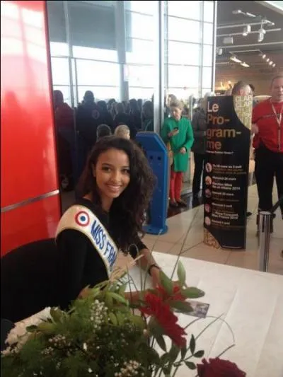 De quelle couleur sont ses yeux ?