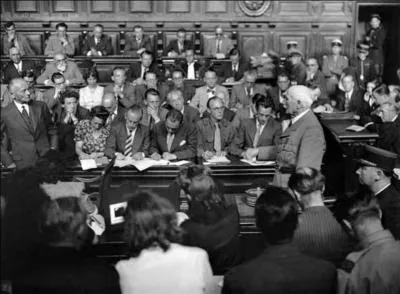 Le 04 octobre, qu'est-il dcid de faire contre les Franais qui ont collabor de faon importante et grave ?