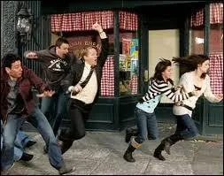 La musique du gnrique  Hey beautiful  est compos par le groupe  The solid , un groupe de 4 qui compte parmi ses membres :