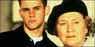 Quel acteur de "Lost : Les Disparus" joue le rôle de Geoffrey dans "Les Enquêtes d'Hetty" ?