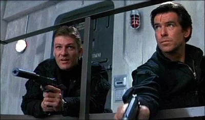  gauche sur la photo, il joue l'agent 006 dans GoldenEye, mais qui est-il dans Game of Thrones ?