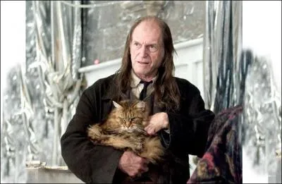 Il joue Argus Rusard dans la saga Harry Potter, mais qui est-ce dans Game of Thrones ?